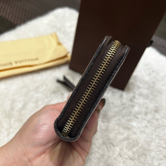 Louis Vuitton Long Zippy Wallet - Picture 7 of 9
